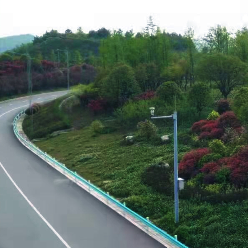 贵州省安新区高峰山大道景观覆绿后